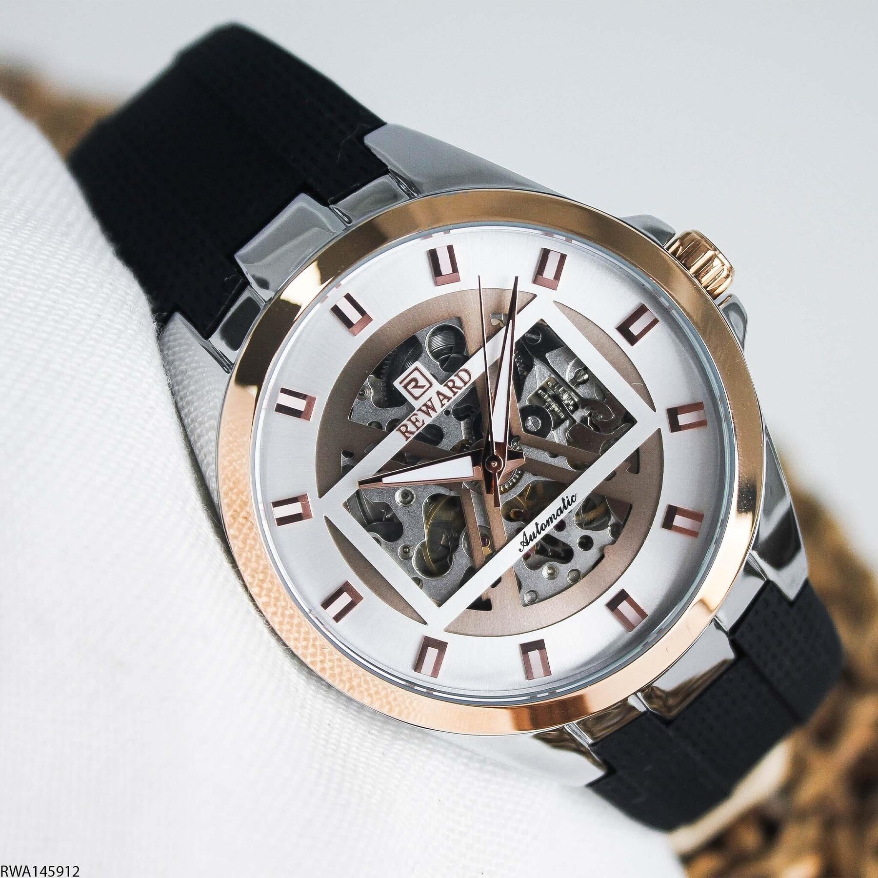 Reward RWA145912 Silikon Kordonlu Otomatik Erkek Kol Saati