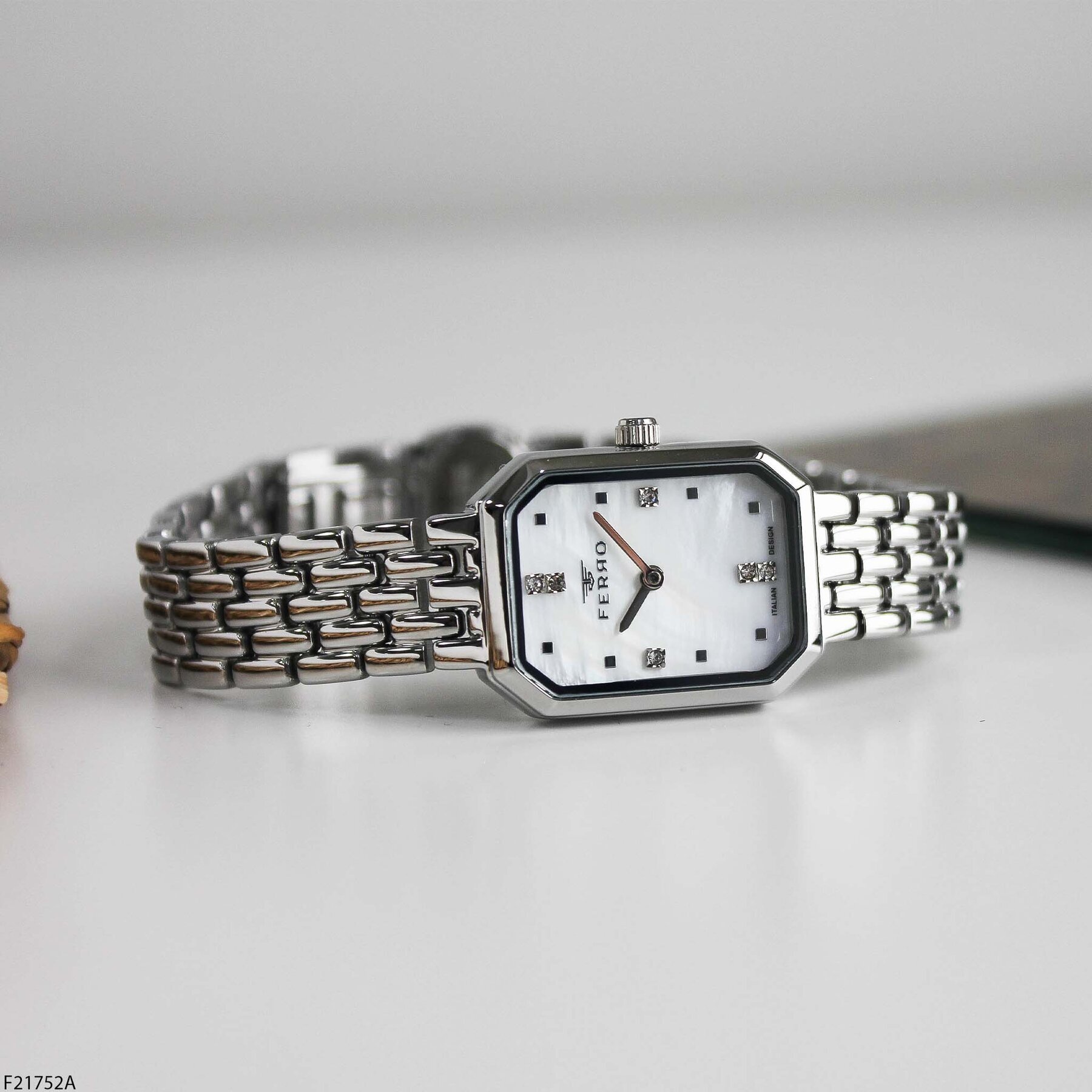 Ferro F21752A Çelik Kordonlu Kadın Kol Saati