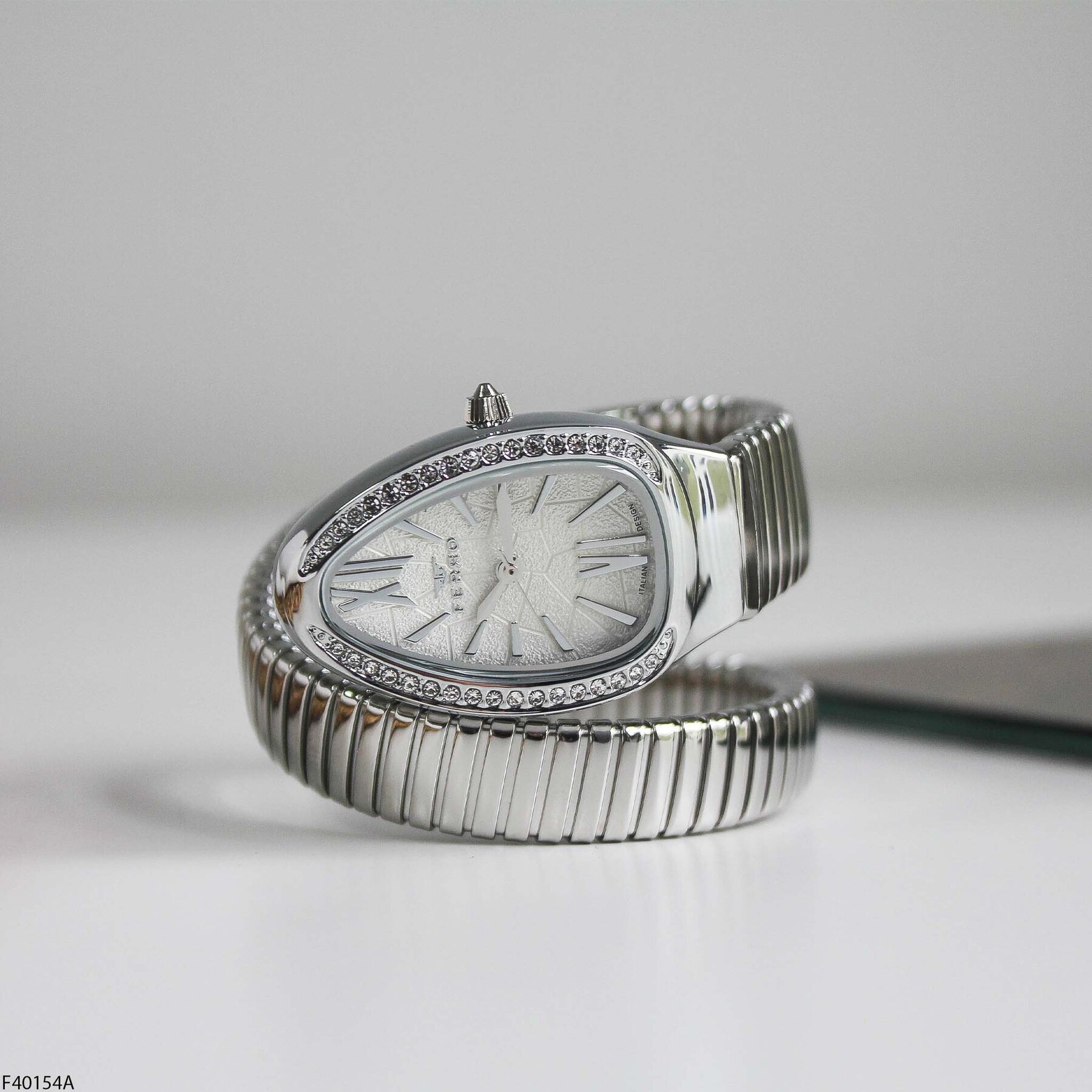 Ferro F40154A Çelik Kordonlu Kadın Kol Saati