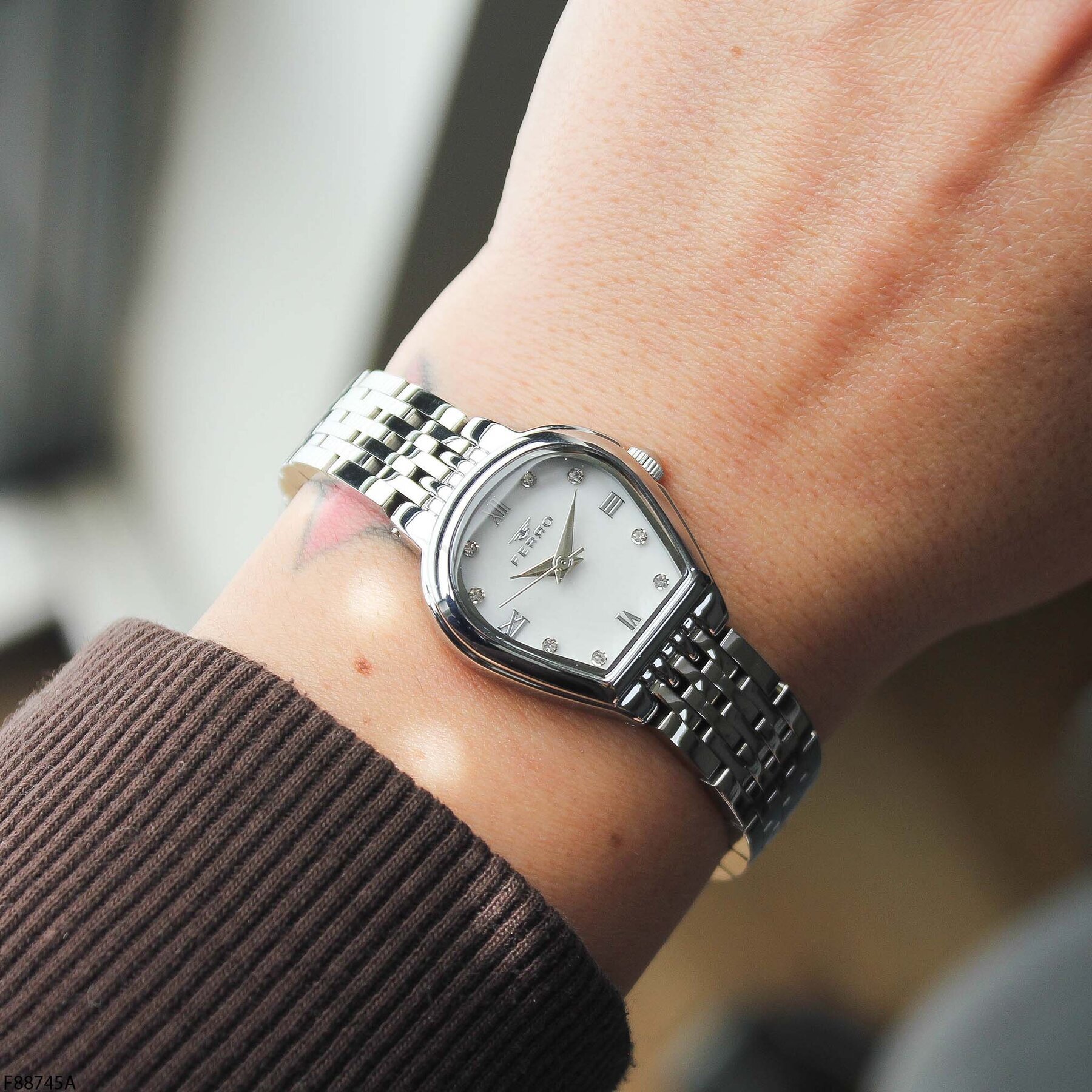 Ferro F88745A Çelik Kordonlu Kadın Kol Saati