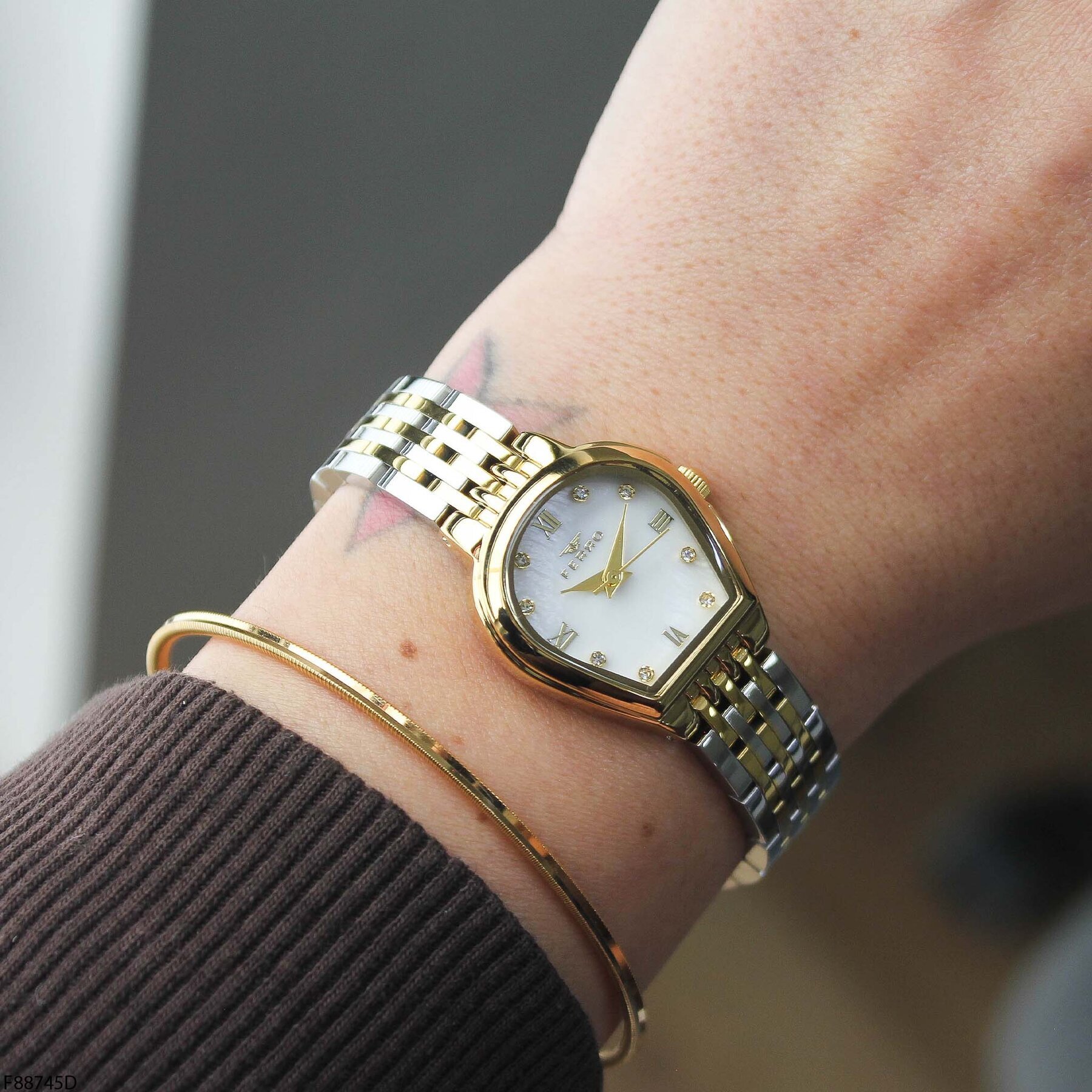 Ferro F88745D Çelik Kordonlu Kadın Kol Saati