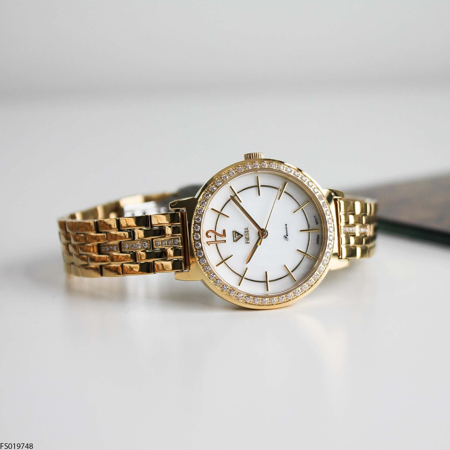 Fiesta FS019748 Çelik Kordonlu Kadın Kol Saati