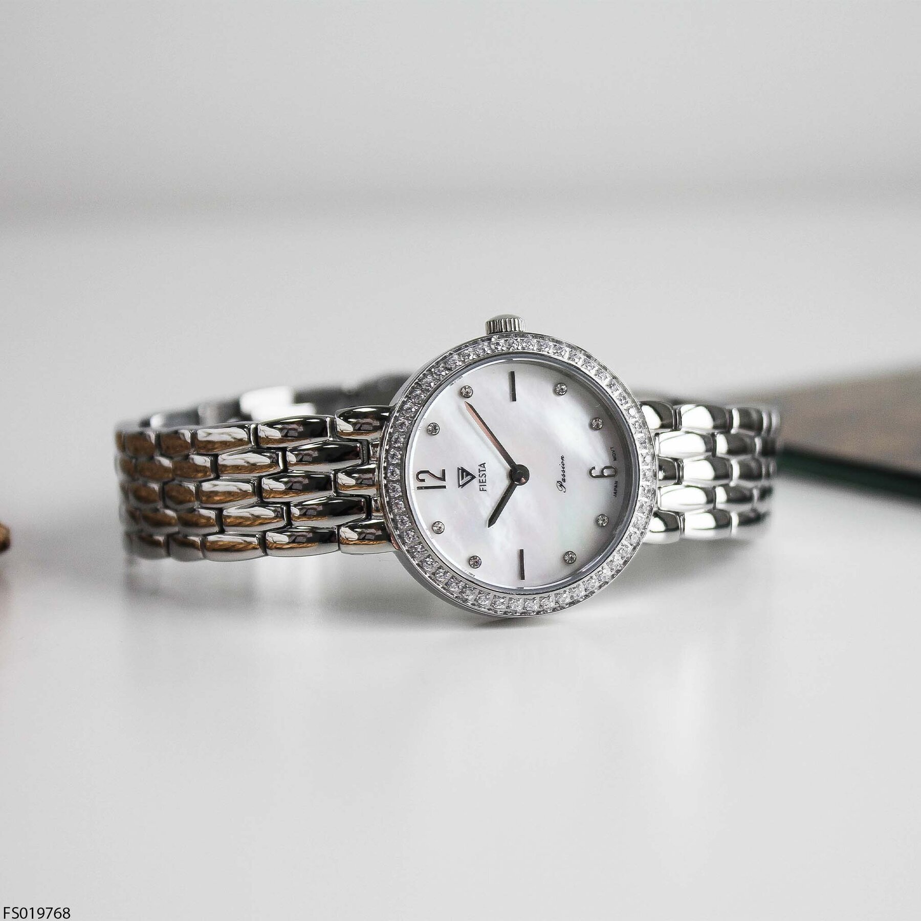 Fiesta FS019768 Çelik Kordonlu Kadın Kol Saati