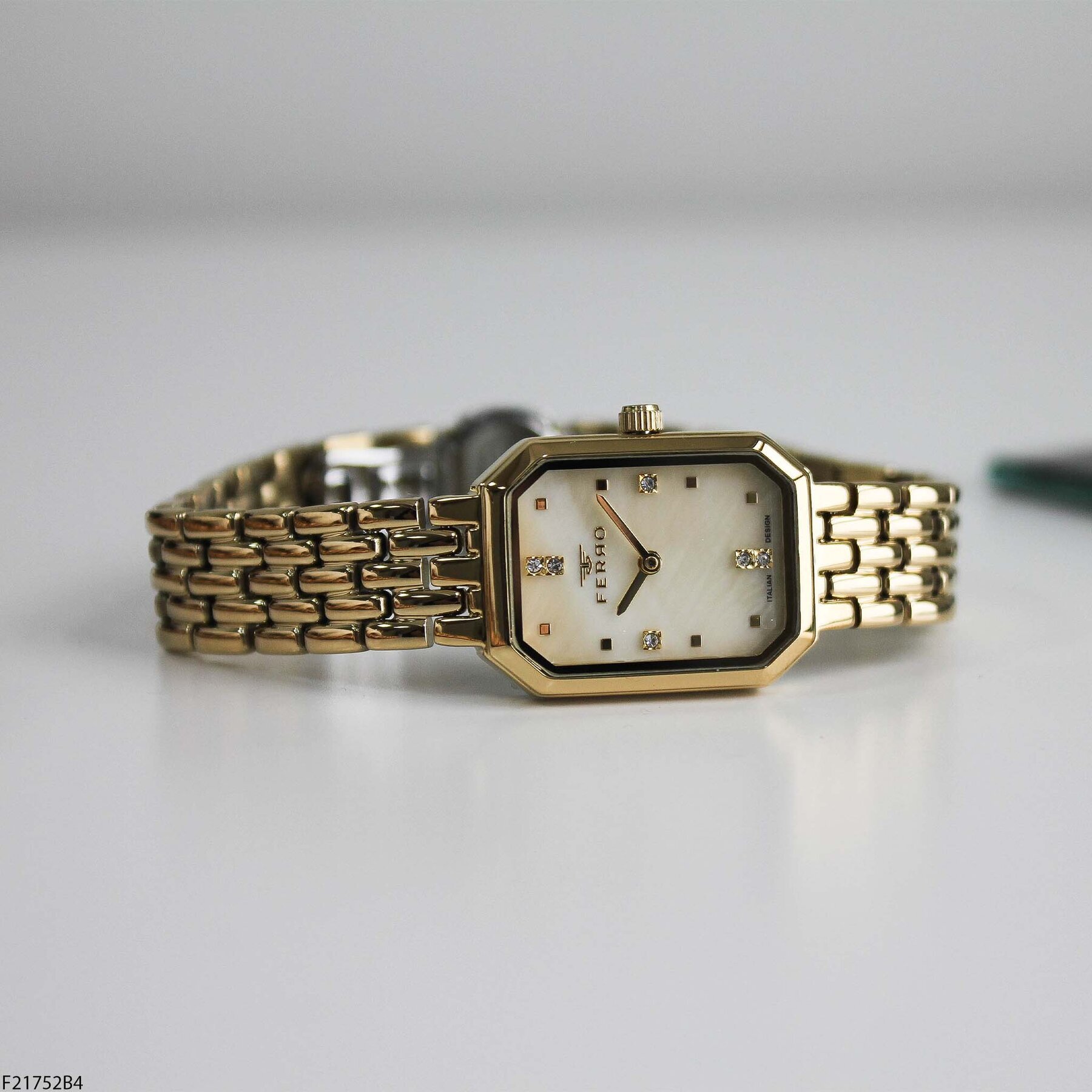 Ferro F21752B4 Çelik Kordonlu Kadın Kol Saati