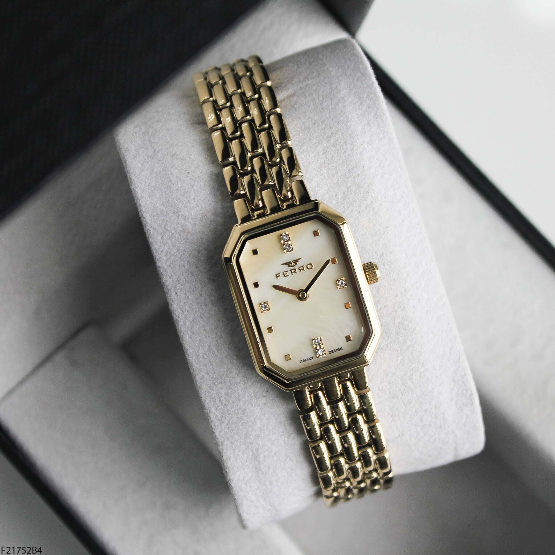 Ferro F21752B4 Çelik Kordonlu Kadın Kol Saati