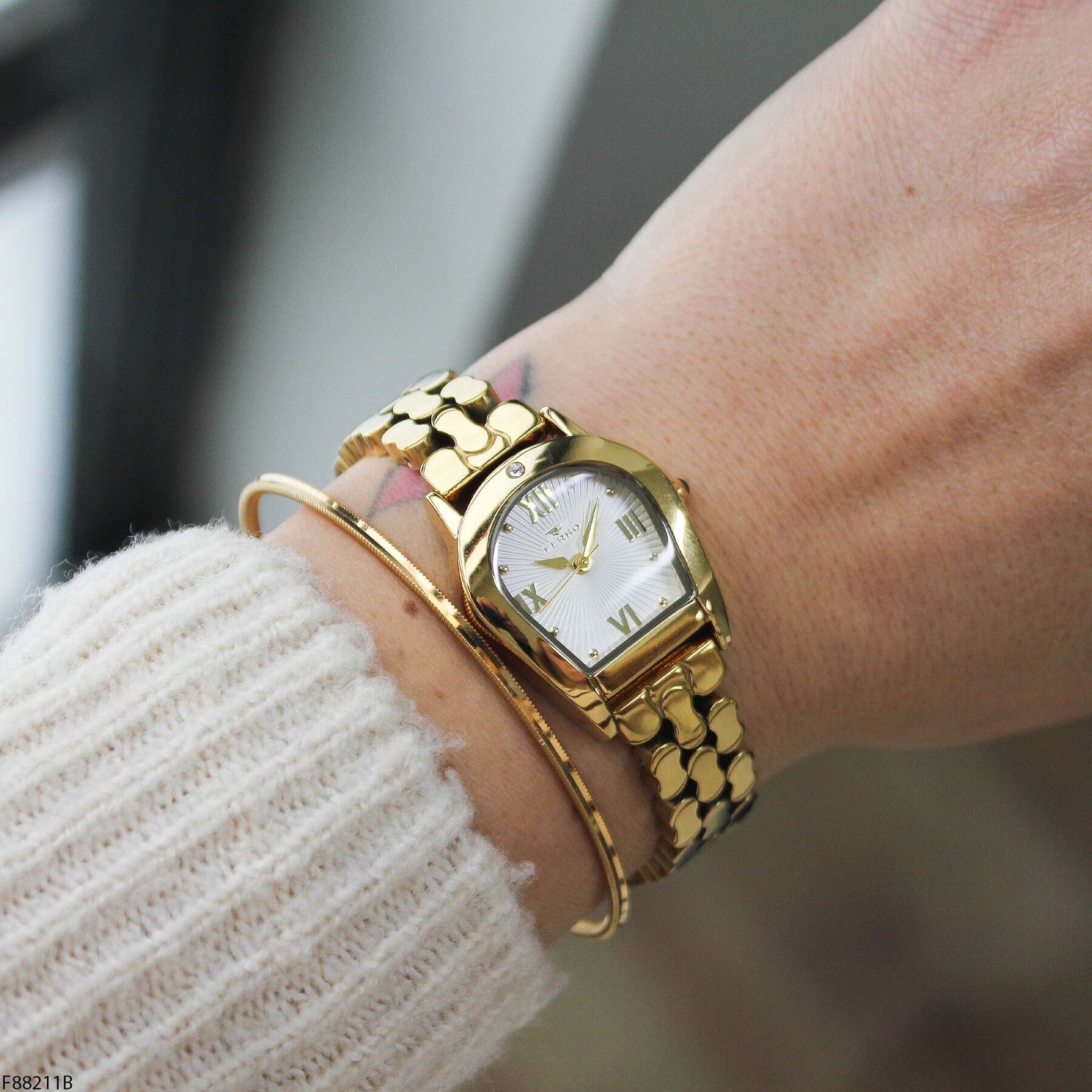 Ferro F88211B Çelik Kordonlu Kadın Kol Saati