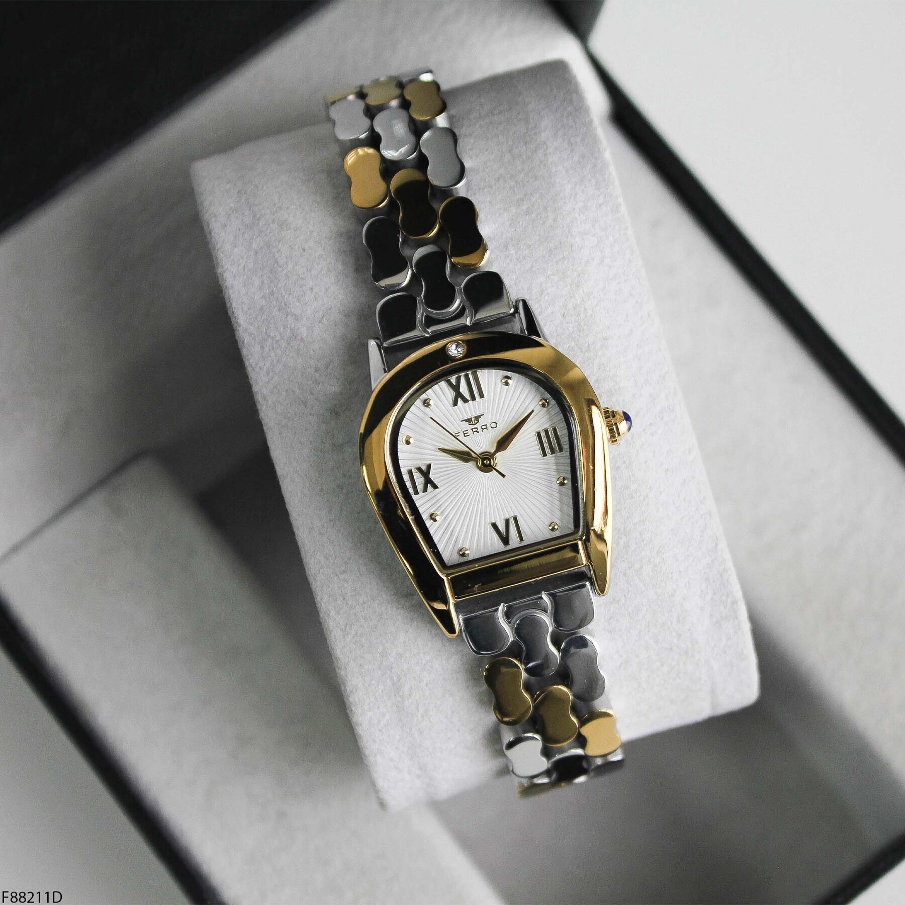 Ferro F88211D Çelik Kordonlu Kadın Kol Saati