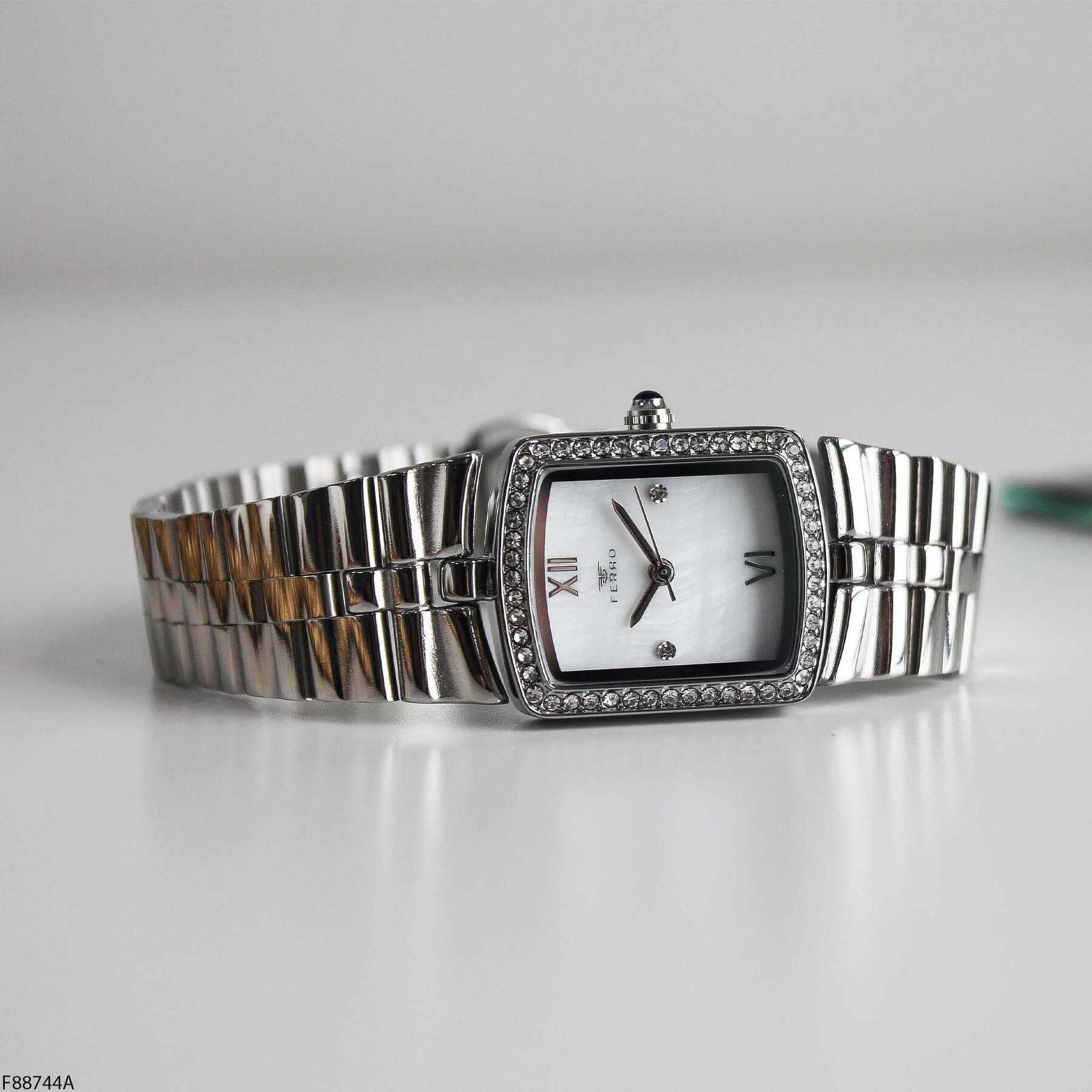 Ferro F88744A Çelik Kordonlu Kadın Kol Saati