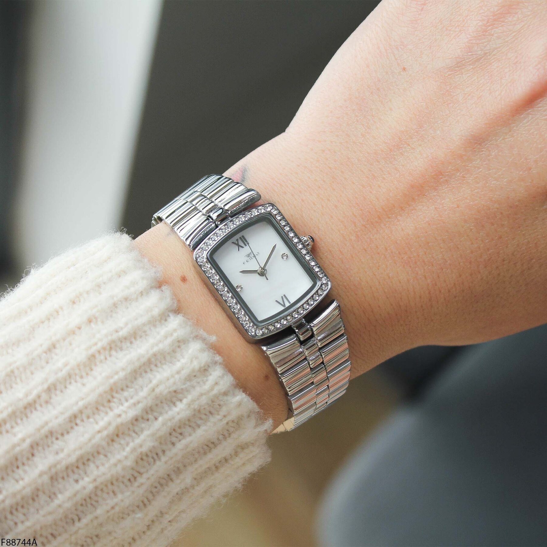 Ferro F88744A Çelik Kordonlu Kadın Kol Saati