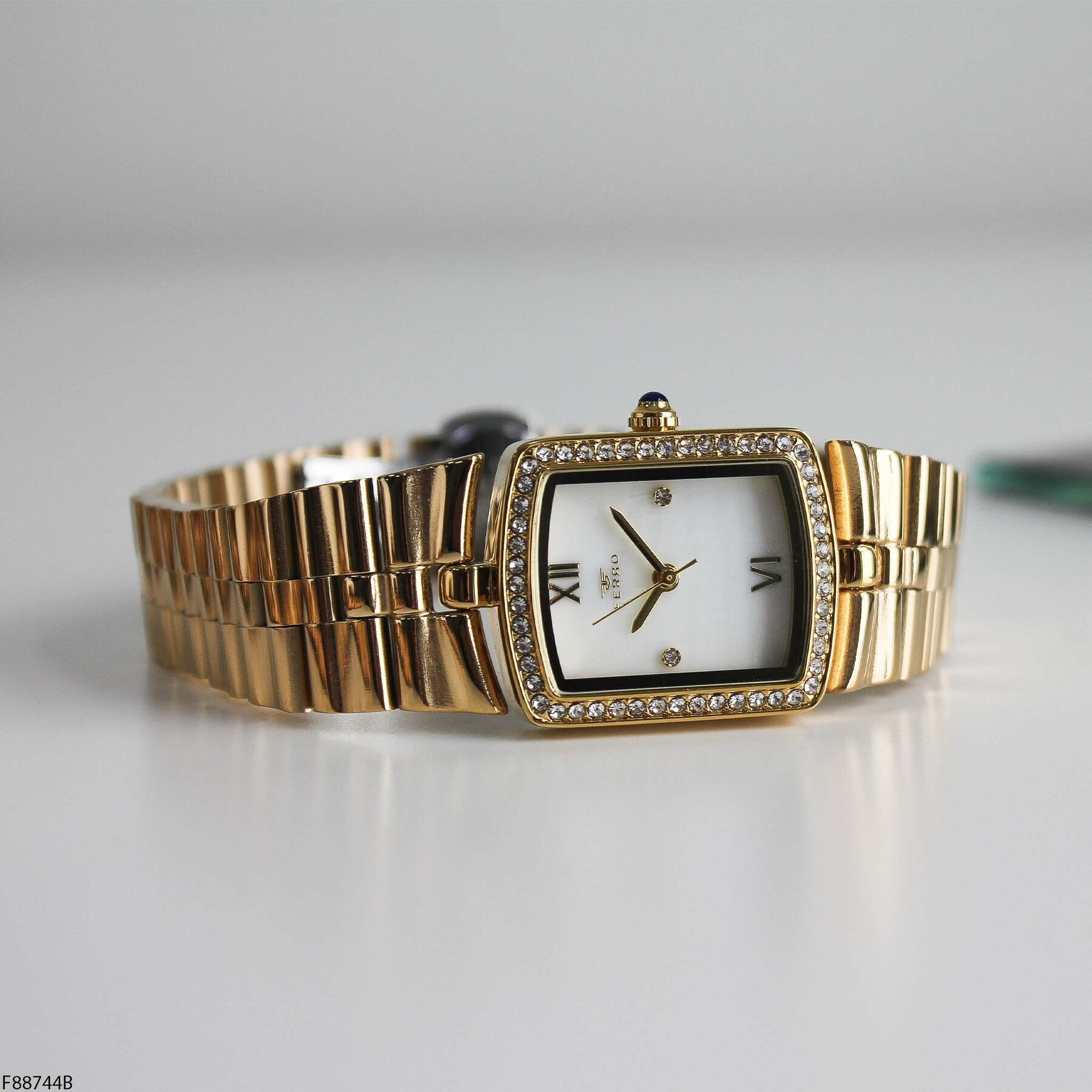 Ferro F88744B Çelik Kordonlu Kadın Kol Saati