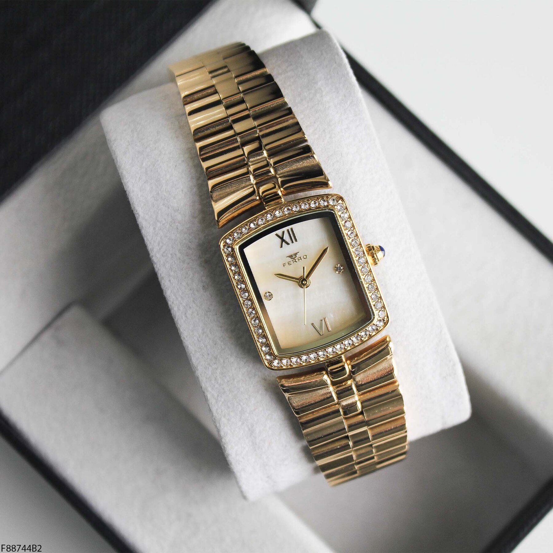 Ferro F88744B2 Çelik Kordonlu Kadın Kol Saati