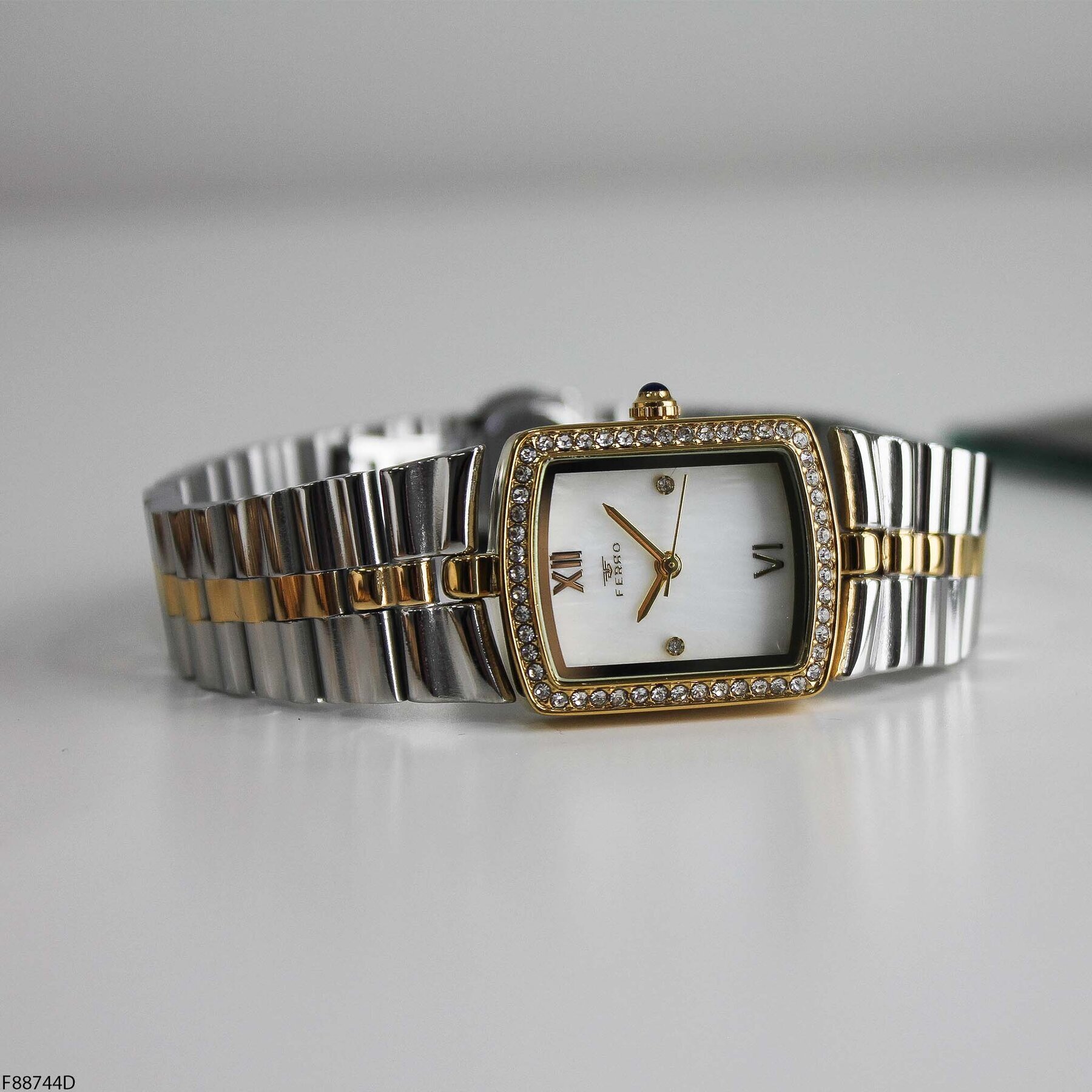 Ferro F88744D Çelik Kordonlu Kadın Kol Saati