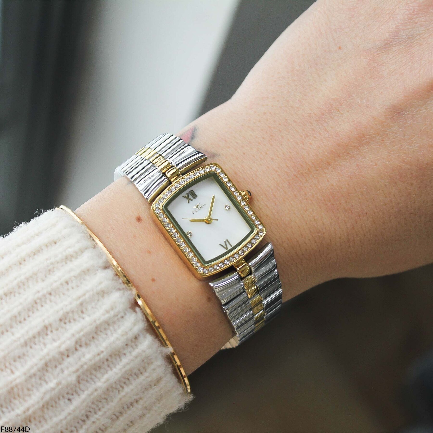 Ferro F88744D Çelik Kordonlu Kadın Kol Saati