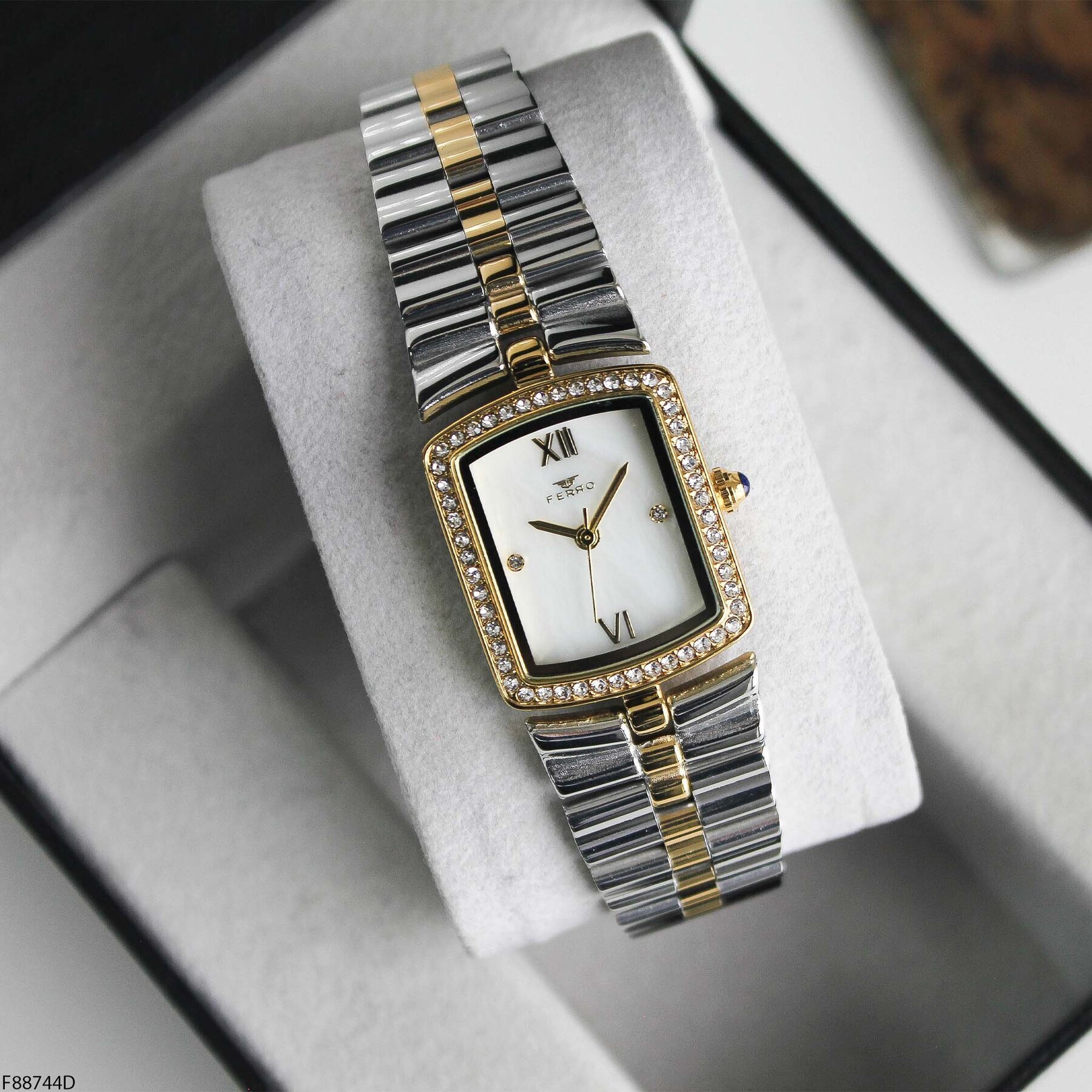 Ferro F88744D Çelik Kordonlu Kadın Kol Saati