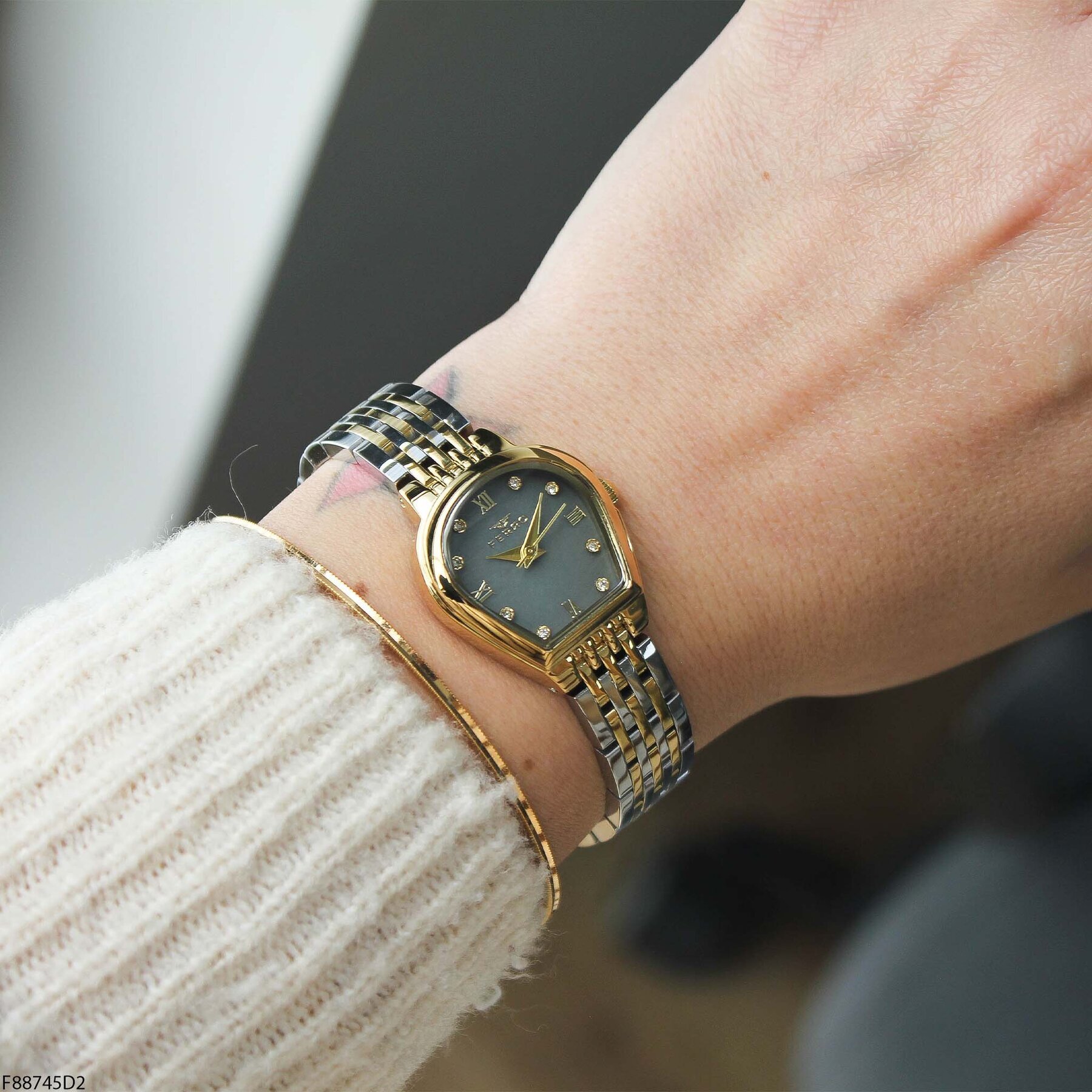 Ferro F88745D2 Çelik Kordonlu Kadın Kol Saati