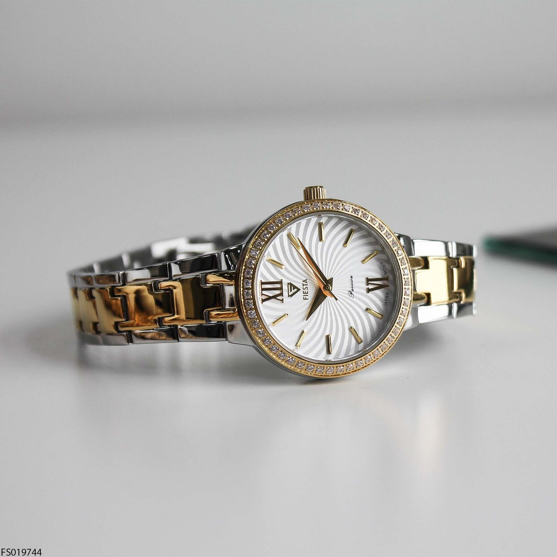 Fiesta FS019744 Çelik Kordonlu Kadın Kol Saati