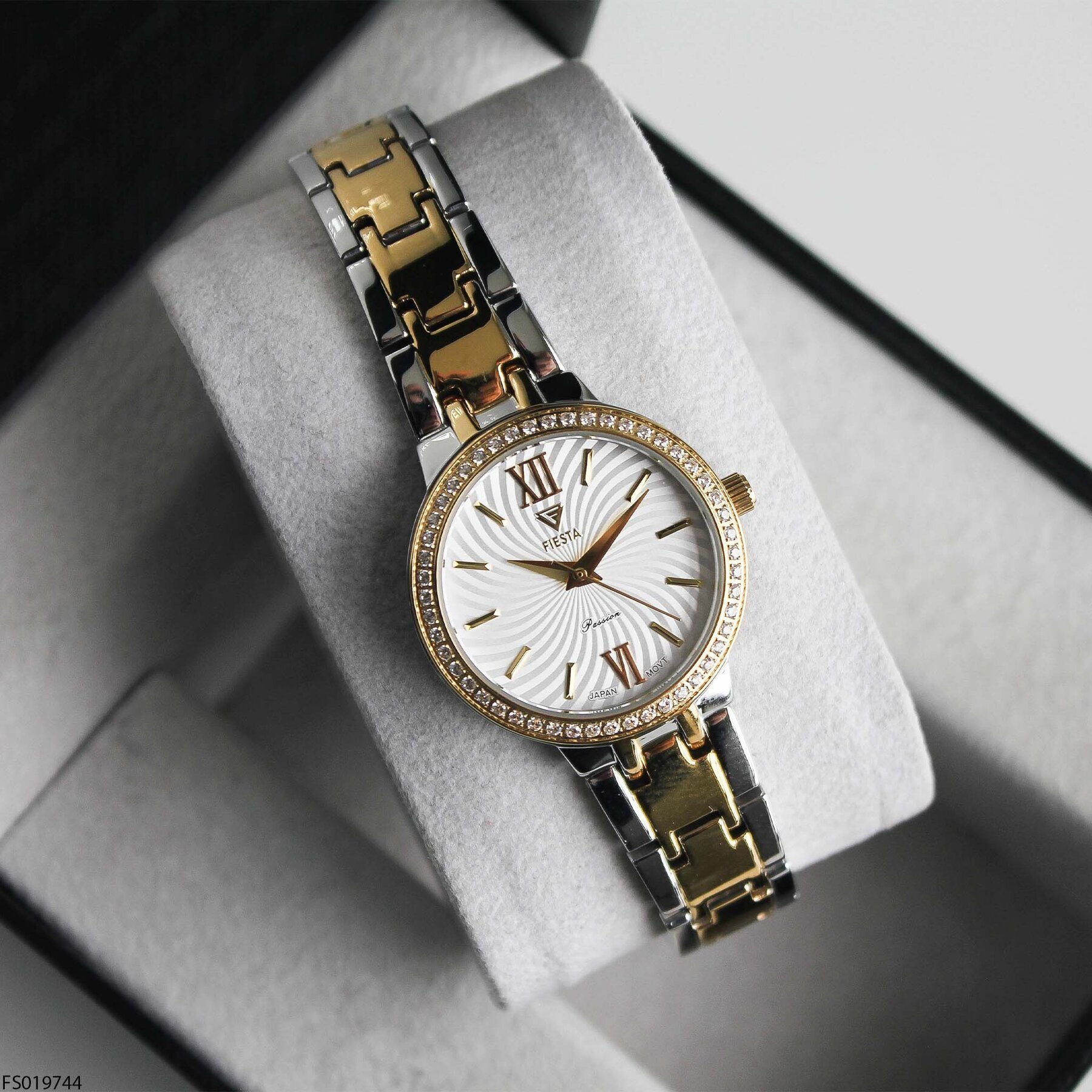 Fiesta FS019744 Çelik Kordonlu Kadın Kol Saati