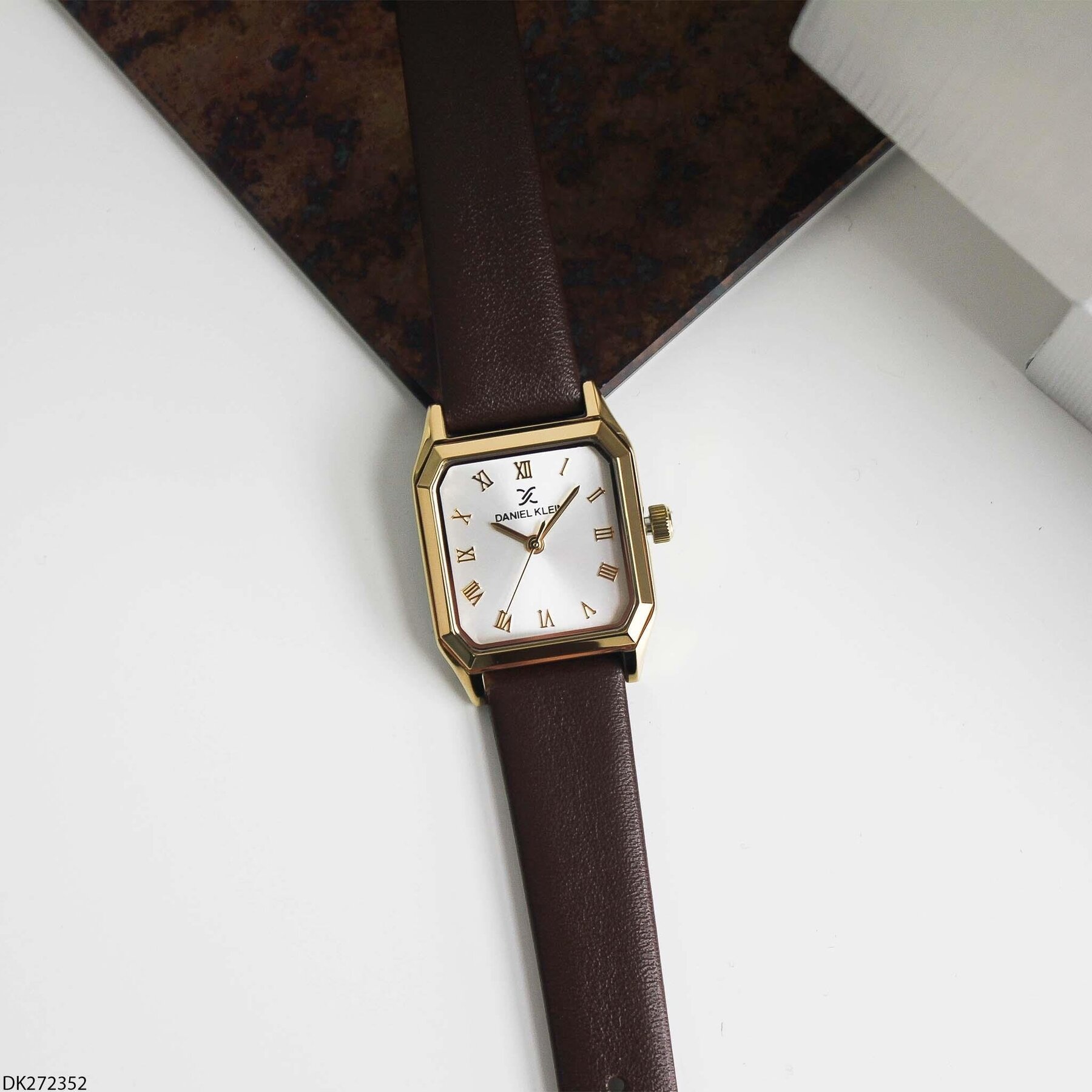 Daniel Klein DK272352 Deri Kordonlu Kadın Kol Saati