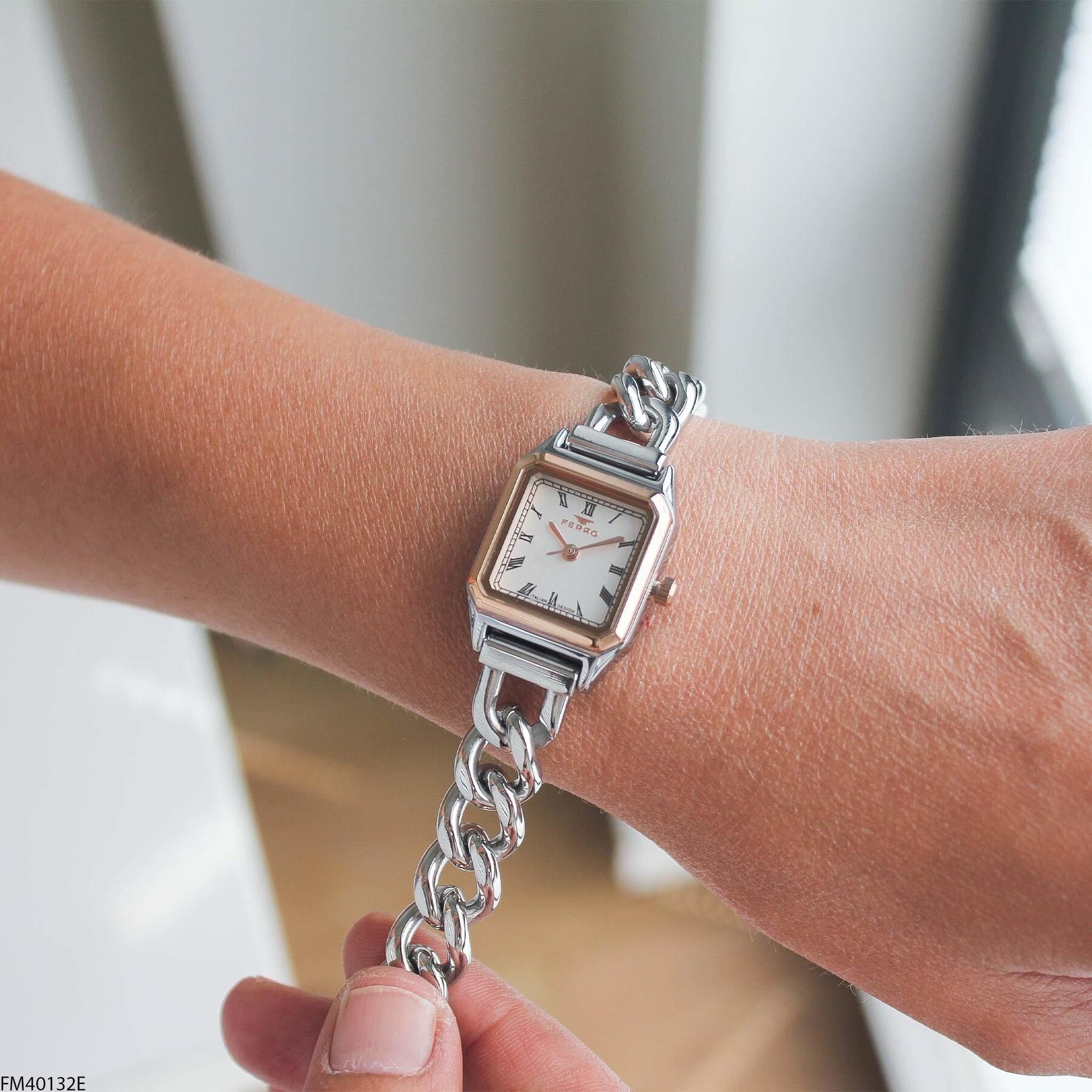 Ferro FM40132E Çelik Kordonlu Kadın Kol Saati