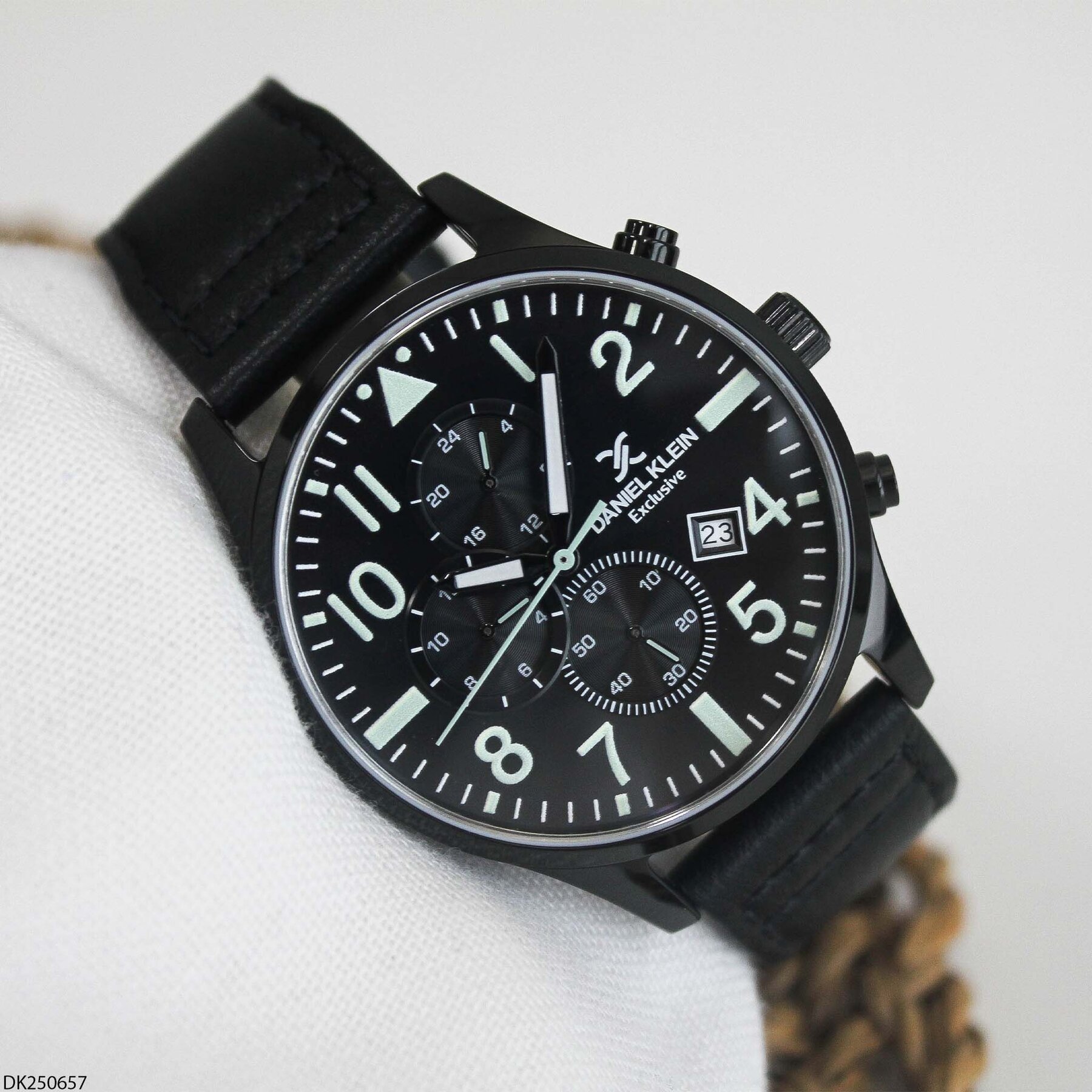 Daniel Klein DK250657 Deri Kordonlu Erkek Kol Saati