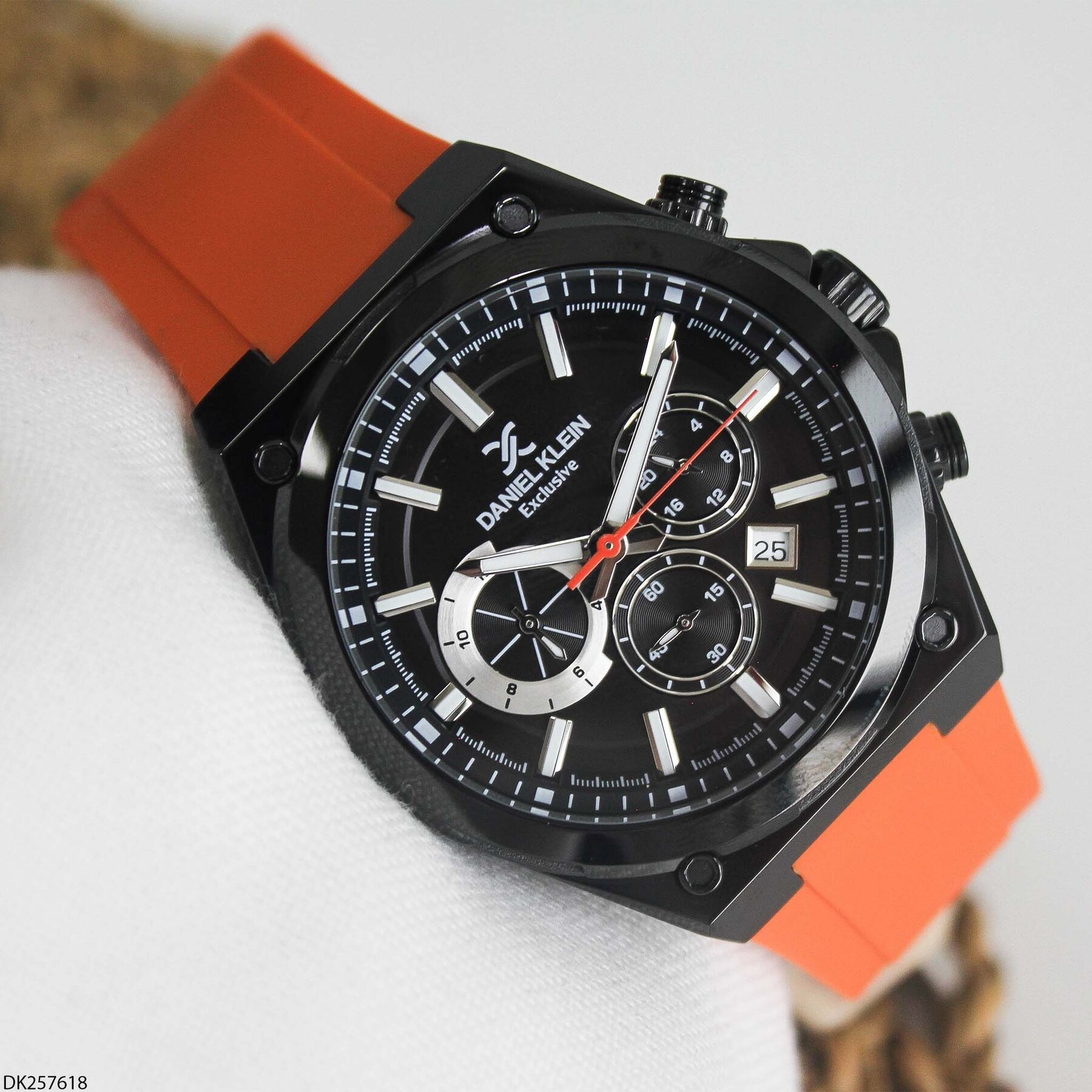 Daniel Klein DK257618 Silikon Kordonlu Erkek Kol Saati