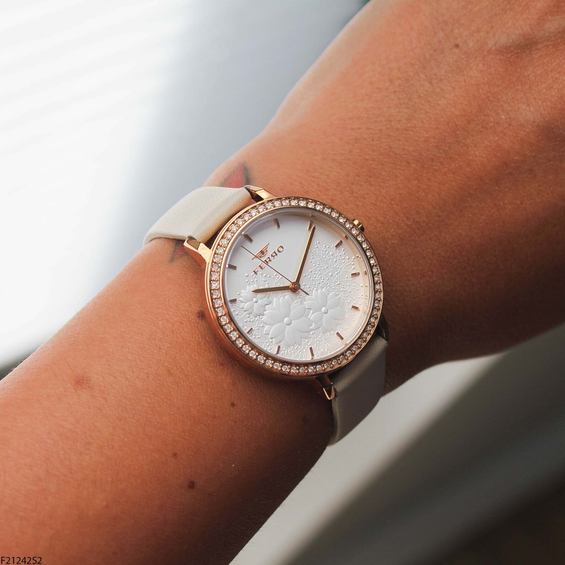 Ferro F21242S2 Deri Kordonlu Kadın Kol Saati