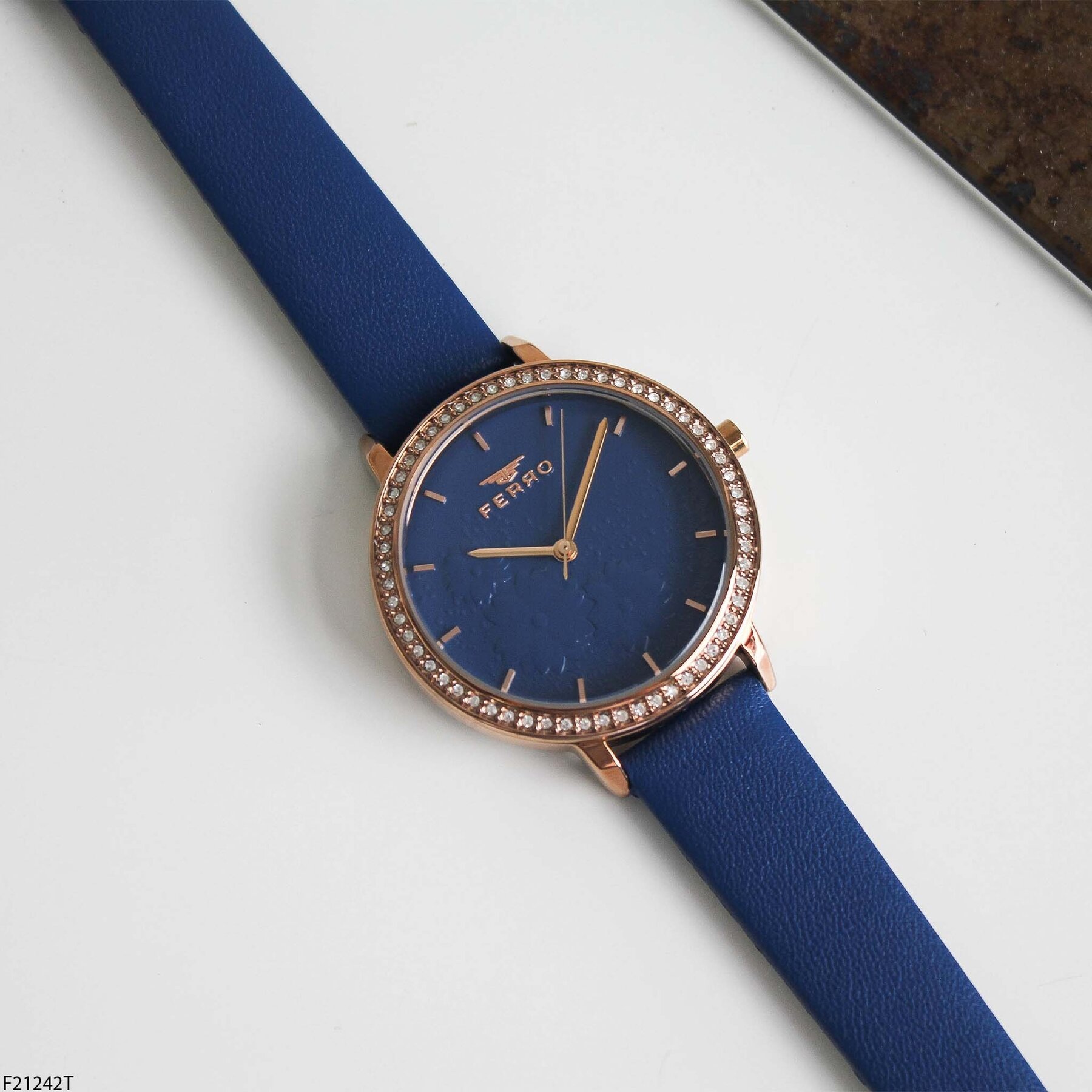 Ferro F21242T Deri Kordonlu Kadın Kol Saati