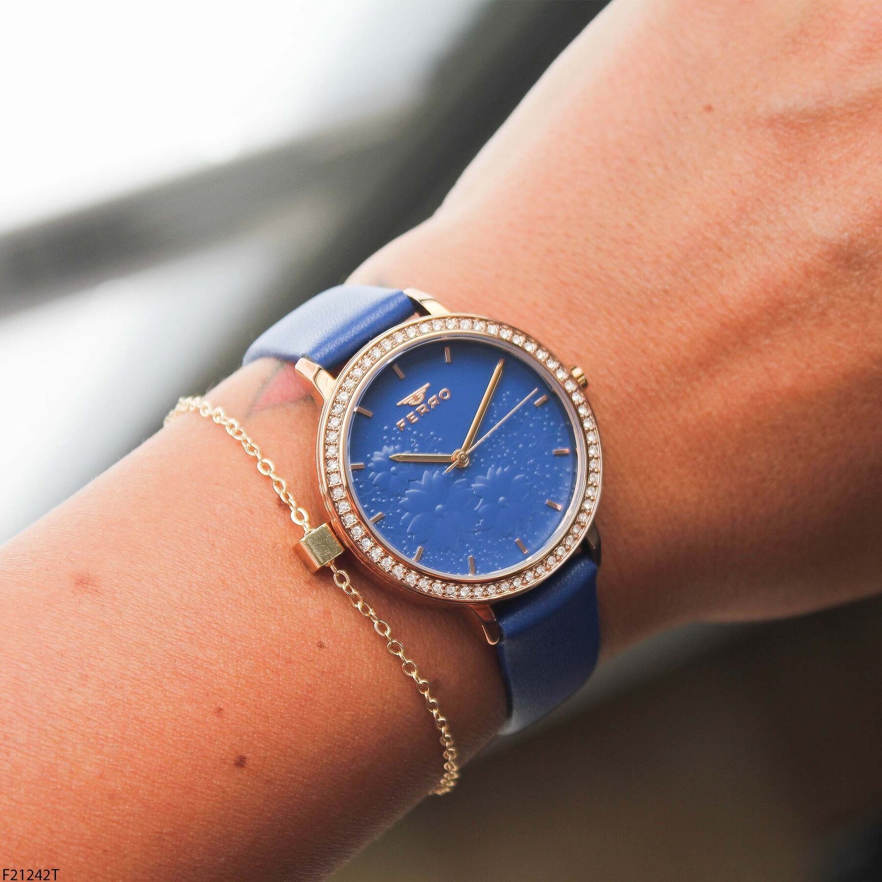 Ferro F21242T Deri Kordonlu Kadın Kol Saati