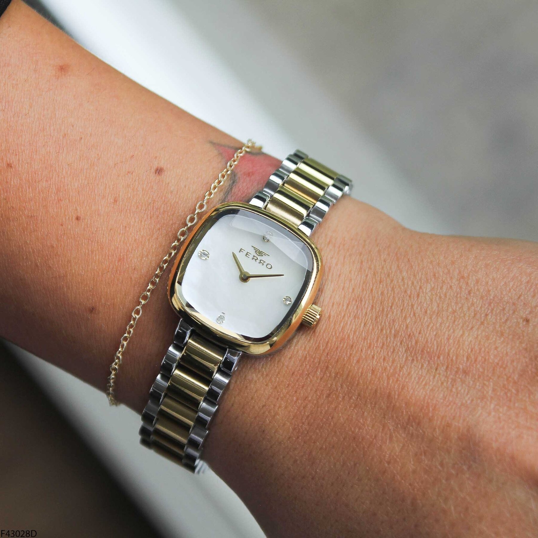 Ferro F43028D Çelik Kordonlu Kadın Kol Saati