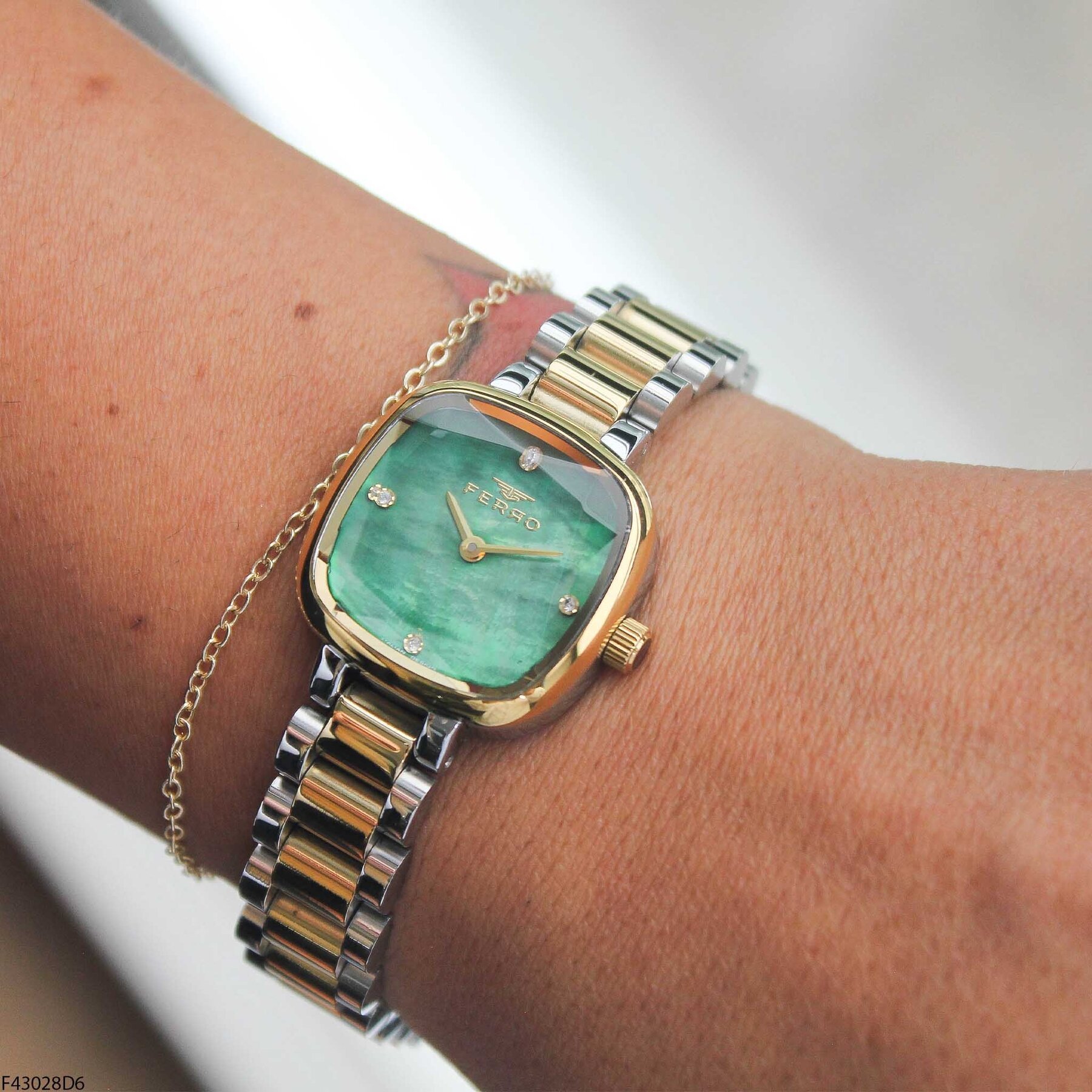 Ferro F43028D6 Çelik Kordonlu Kadın Kol Saati