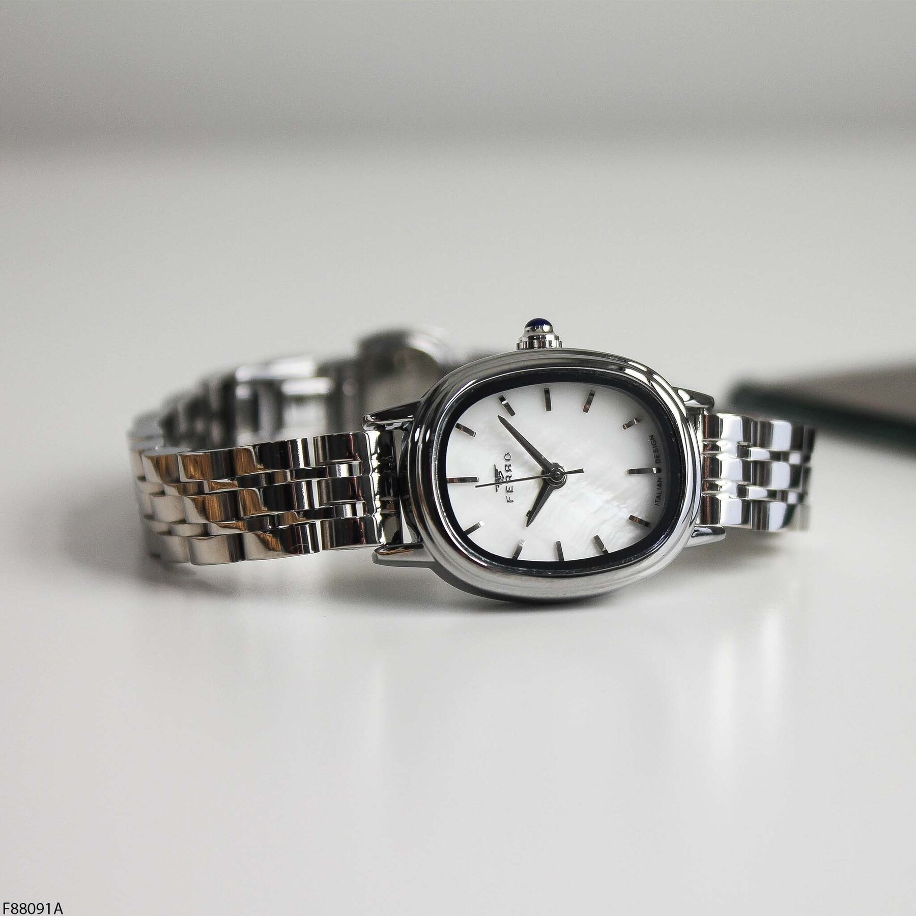 Ferro F88091A Çelik Kordonlu Kadın Kol Saati