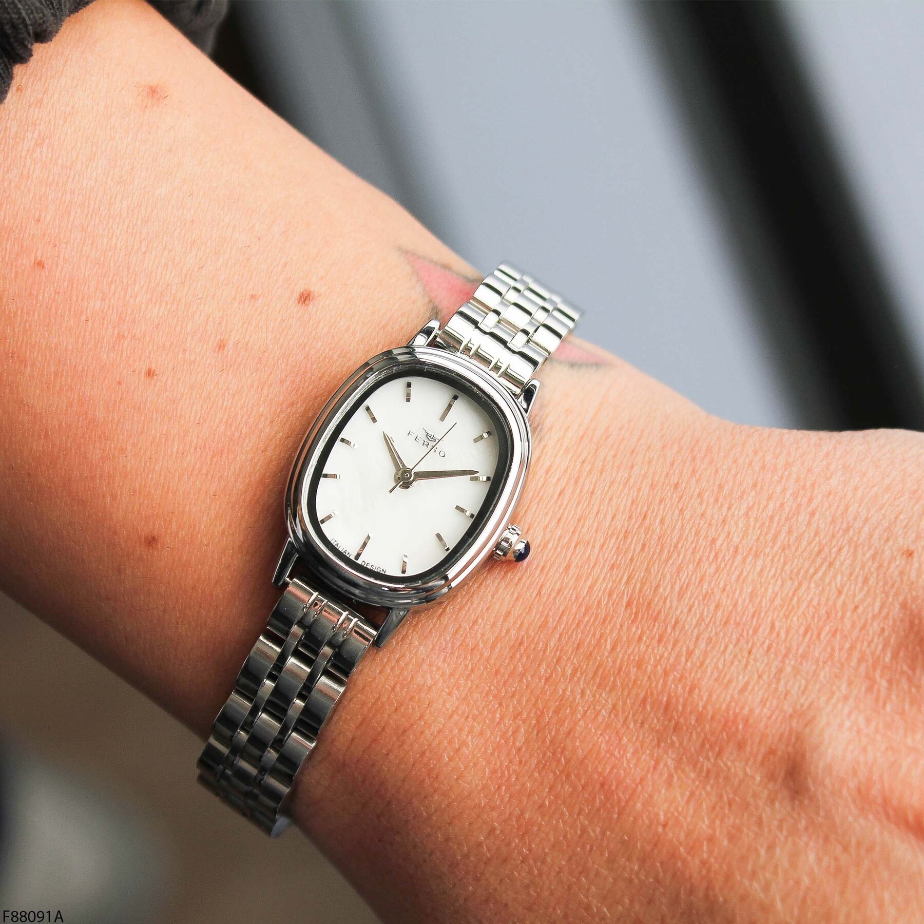Ferro F88091A Çelik Kordonlu Kadın Kol Saati