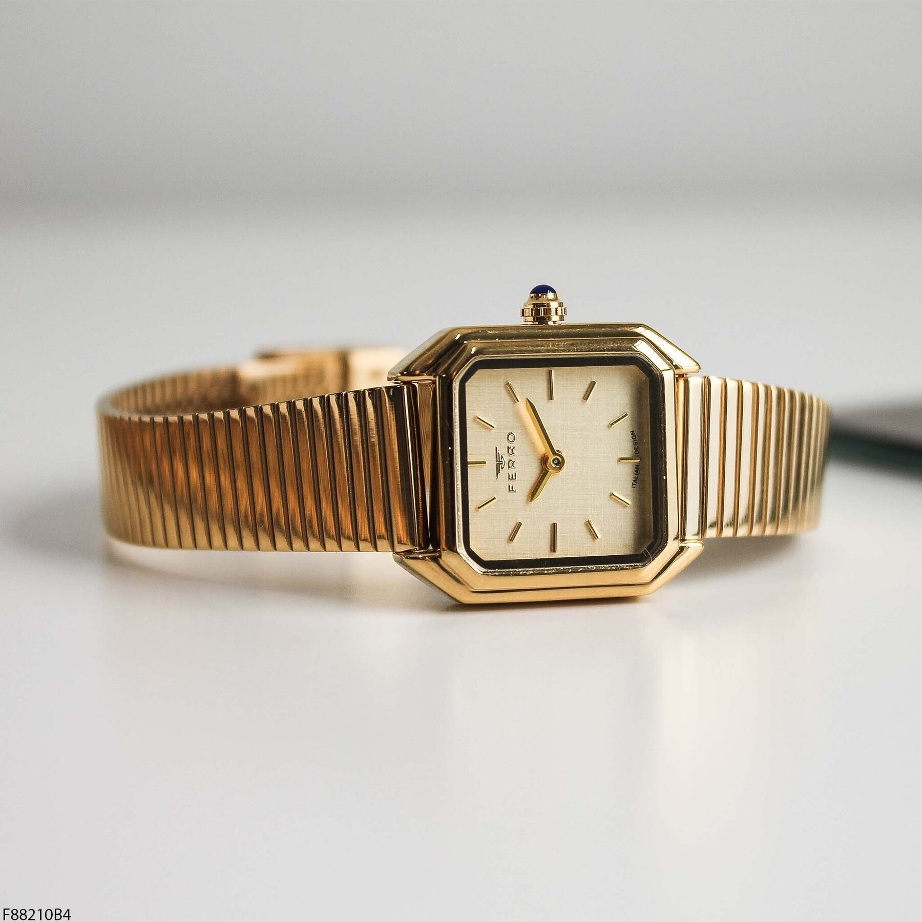 Ferro F88210B4 Çelik Kordonlu Kadın Kol Saati