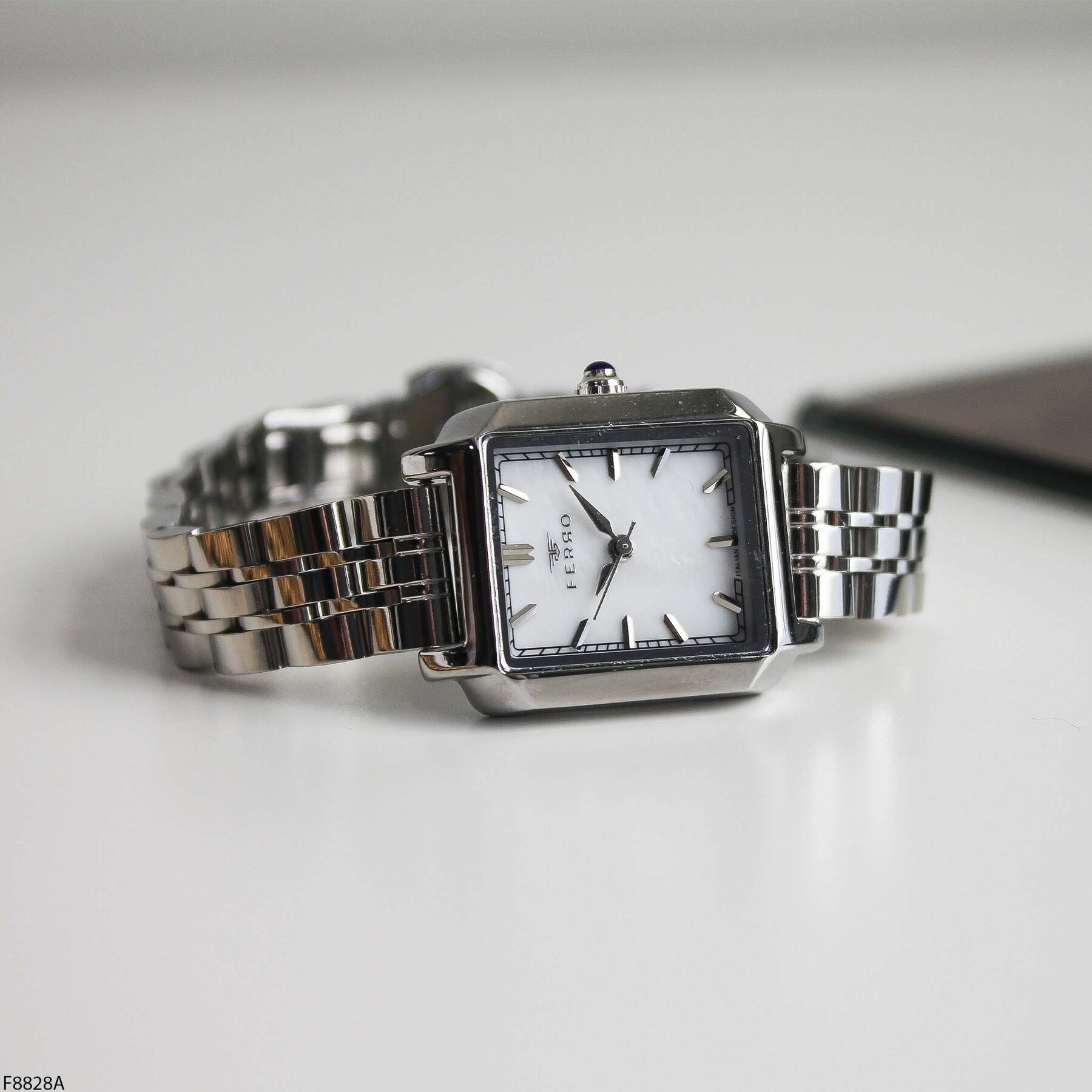 Ferro F8828A Çelik Kordonlu Kadın Kol Saati