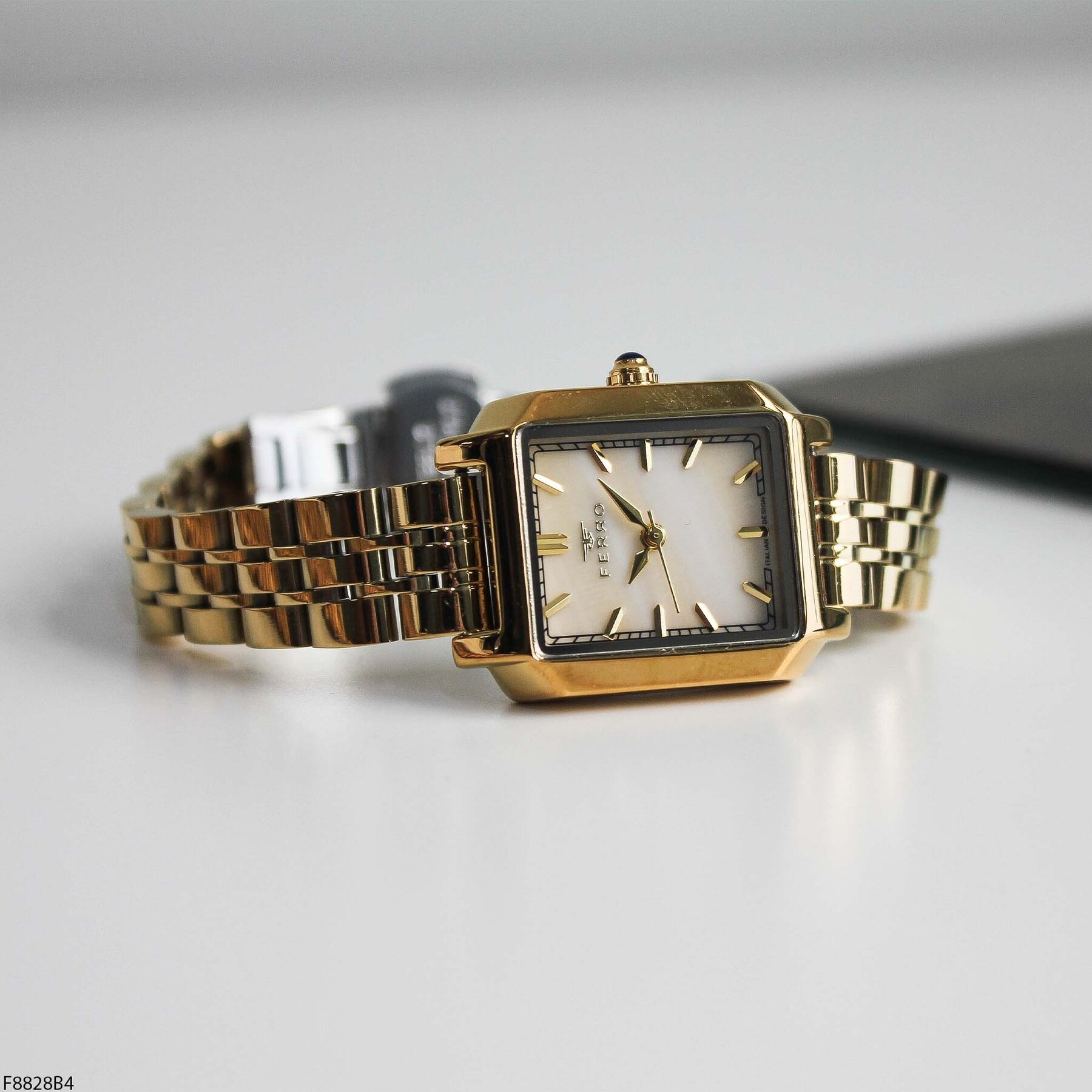 Ferro F8828B4 Çelik Kordonlu Kadın Kol Saati