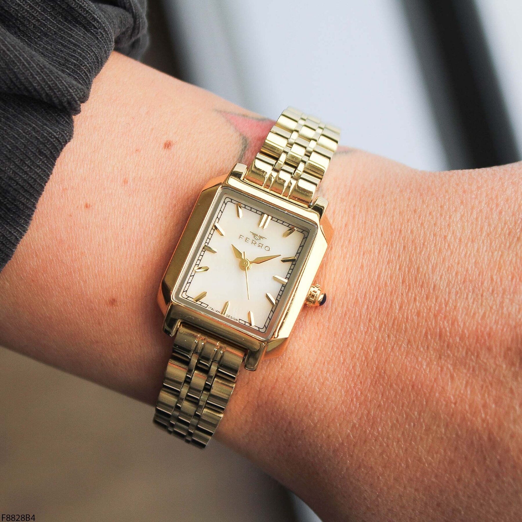 Ferro F8828B4 Çelik Kordonlu Kadın Kol Saati